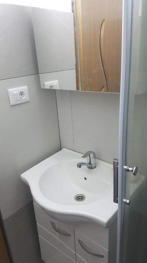 Lucky Apartment 皮特什蒂 外观 照片