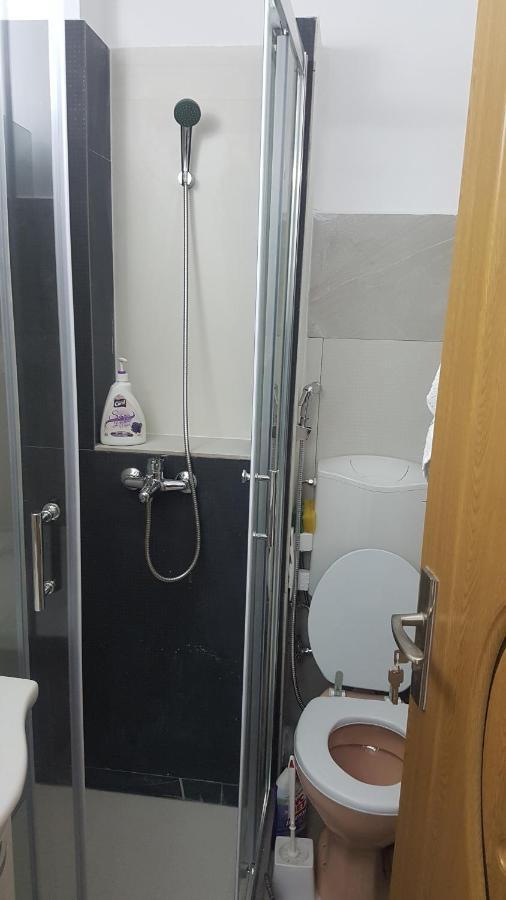 Lucky Apartment 皮特什蒂 外观 照片