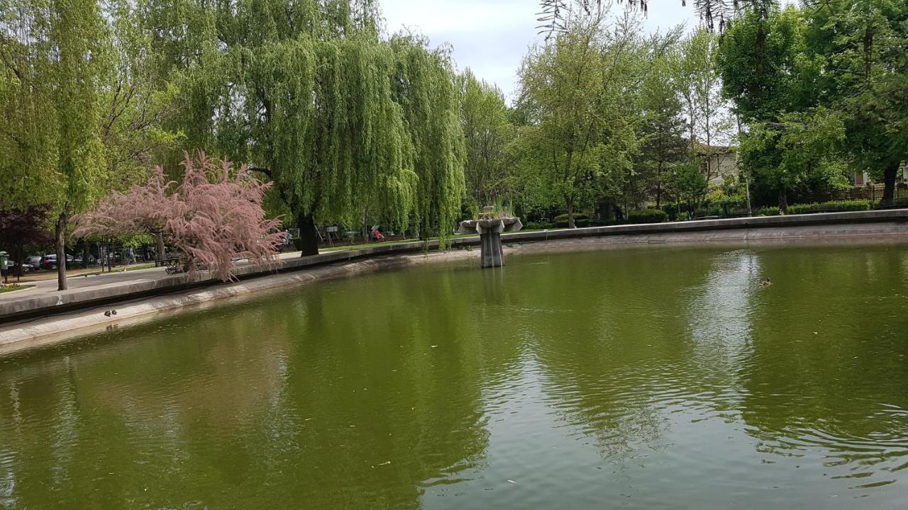 Lucky Apartment 皮特什蒂 外观 照片