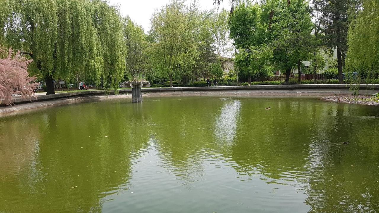 Lucky Apartment 皮特什蒂 外观 照片