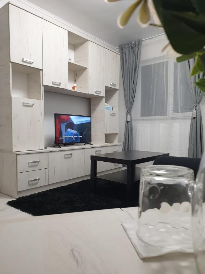 Lucky Apartment 皮特什蒂 外观 照片